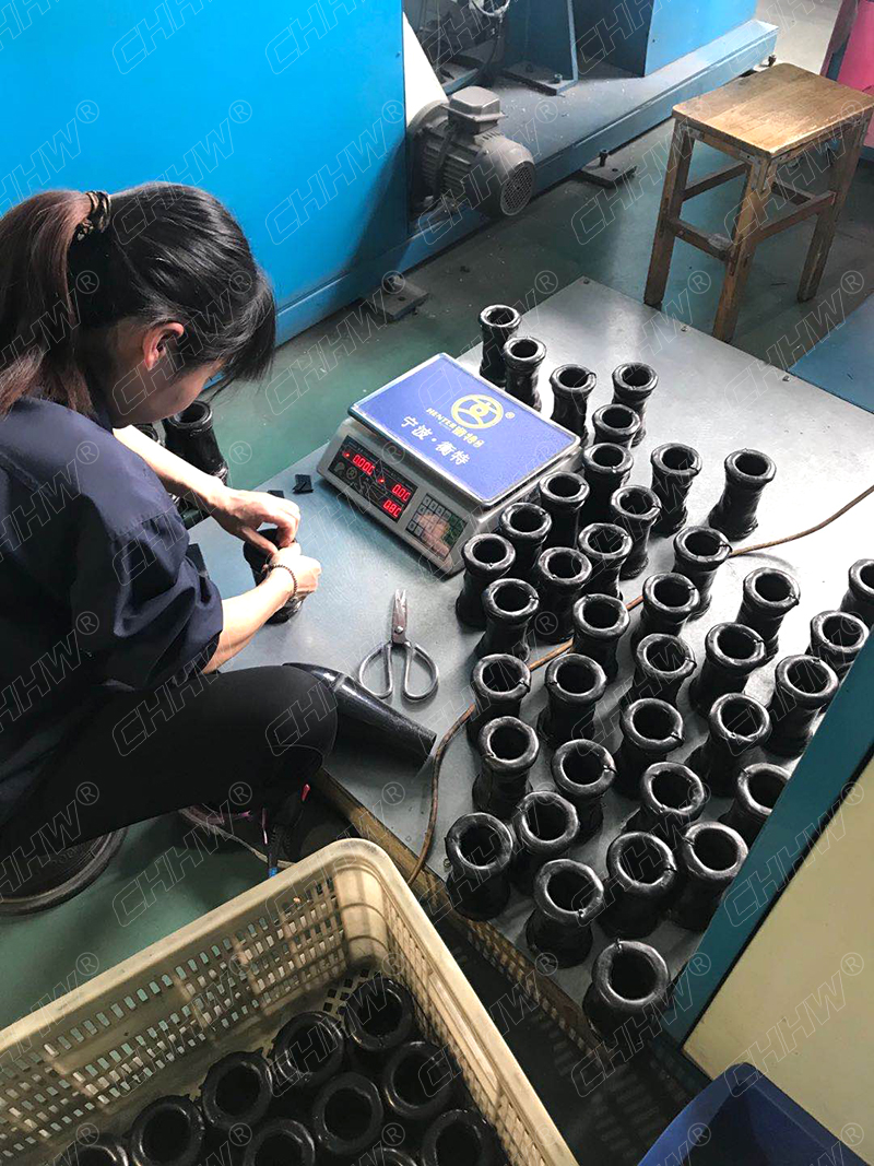 華威<a href=http://www.qhweisheng.com/xjjt/ target=_blank class=infotextkey>橡膠接頭</a>產(chǎn)胚圖